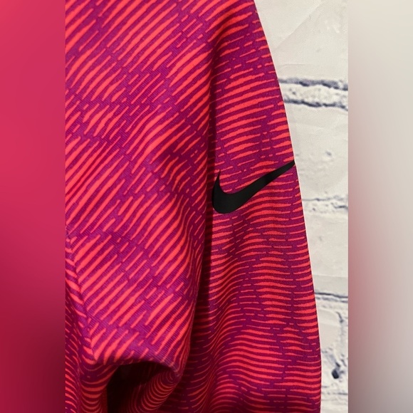 Girl's NIKE PRO DRI-FIT Hyper warm Pink Long Sleeved Shirt Size Small Large - Picture 3 of 8